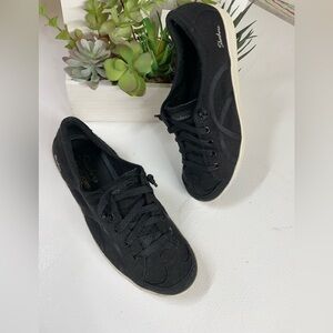 Skechers shoes size 9